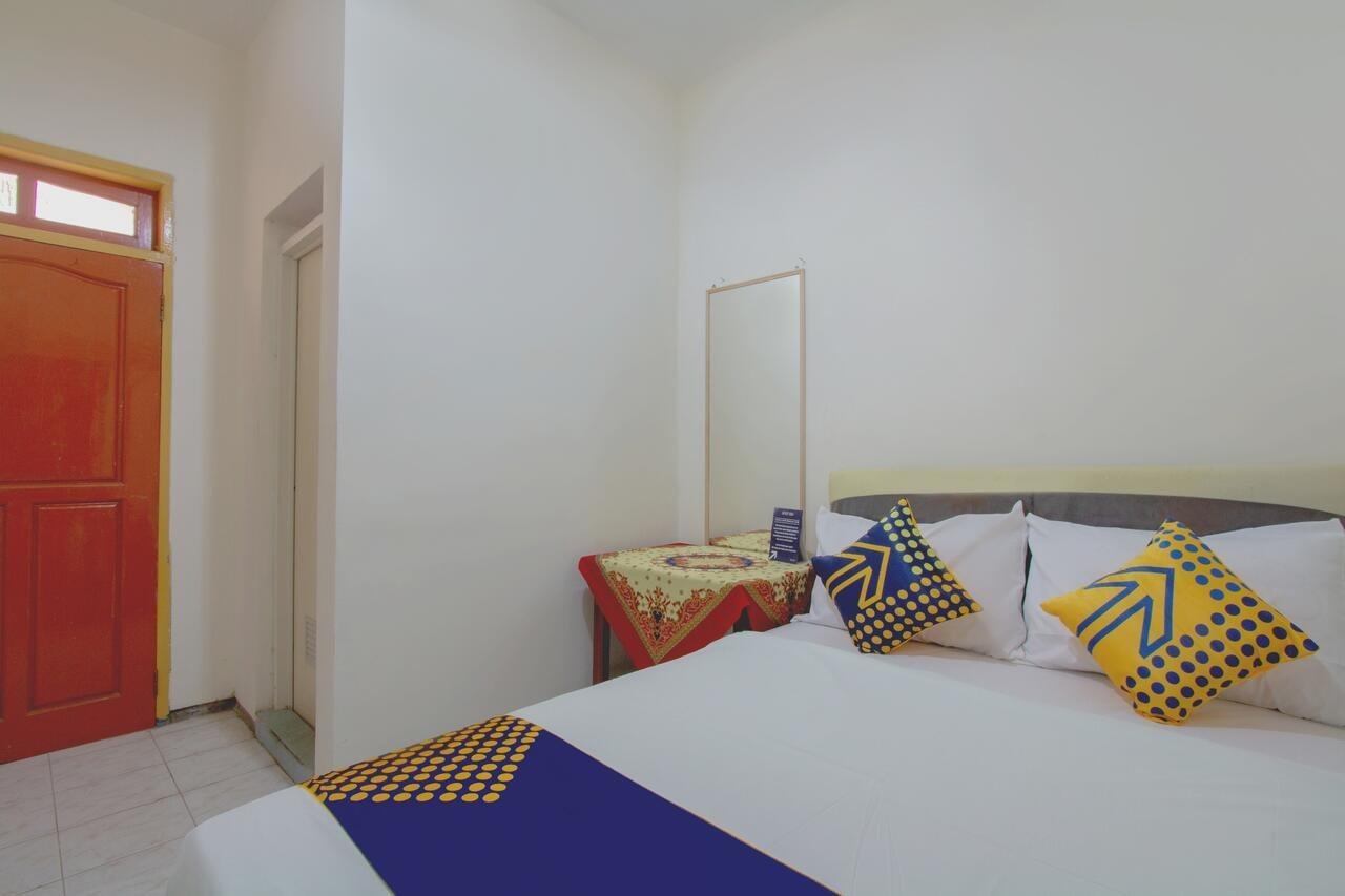 Spot On 3218 Bee Palm Family Syariah Hotel Маланг Екстериор снимка